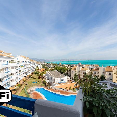 Penthouse Duquesa Suites Манилва Екстериор снимка