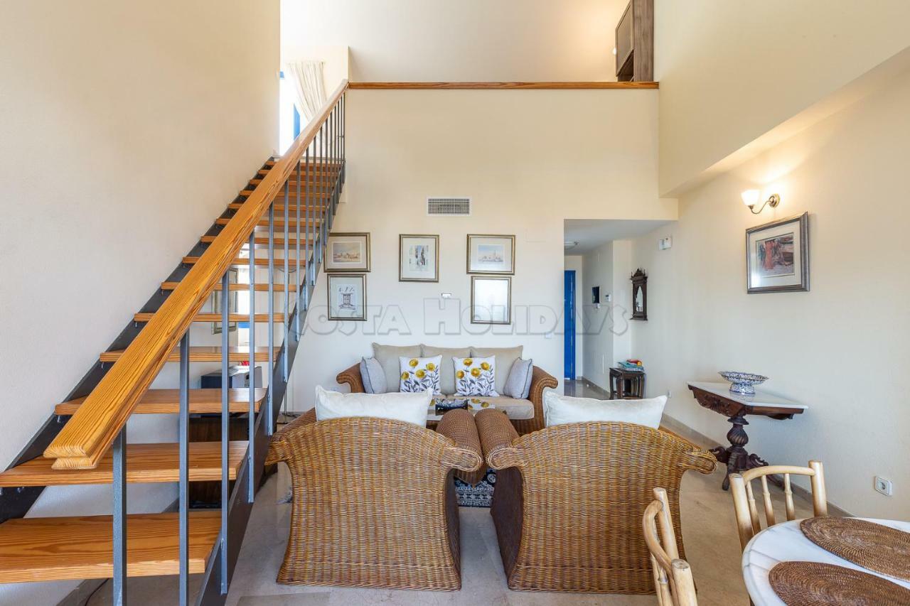 Penthouse Duquesa Suites Манилва Екстериор снимка