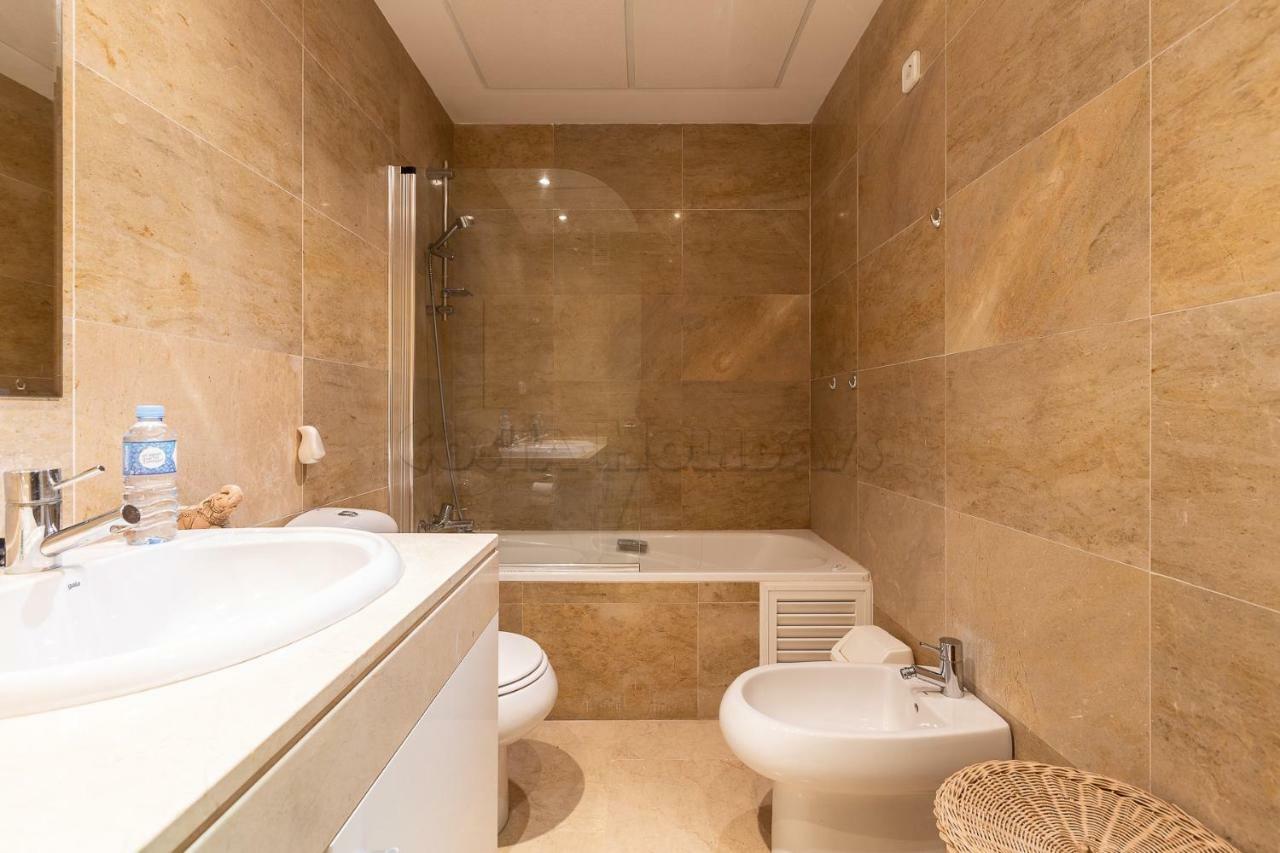 Penthouse Duquesa Suites Манилва Екстериор снимка