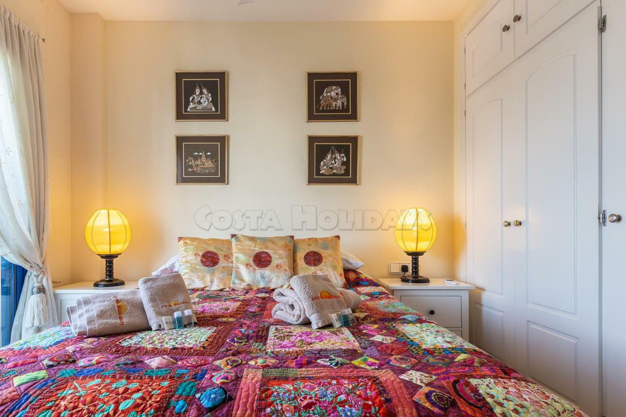 Penthouse Duquesa Suites Манилва Екстериор снимка