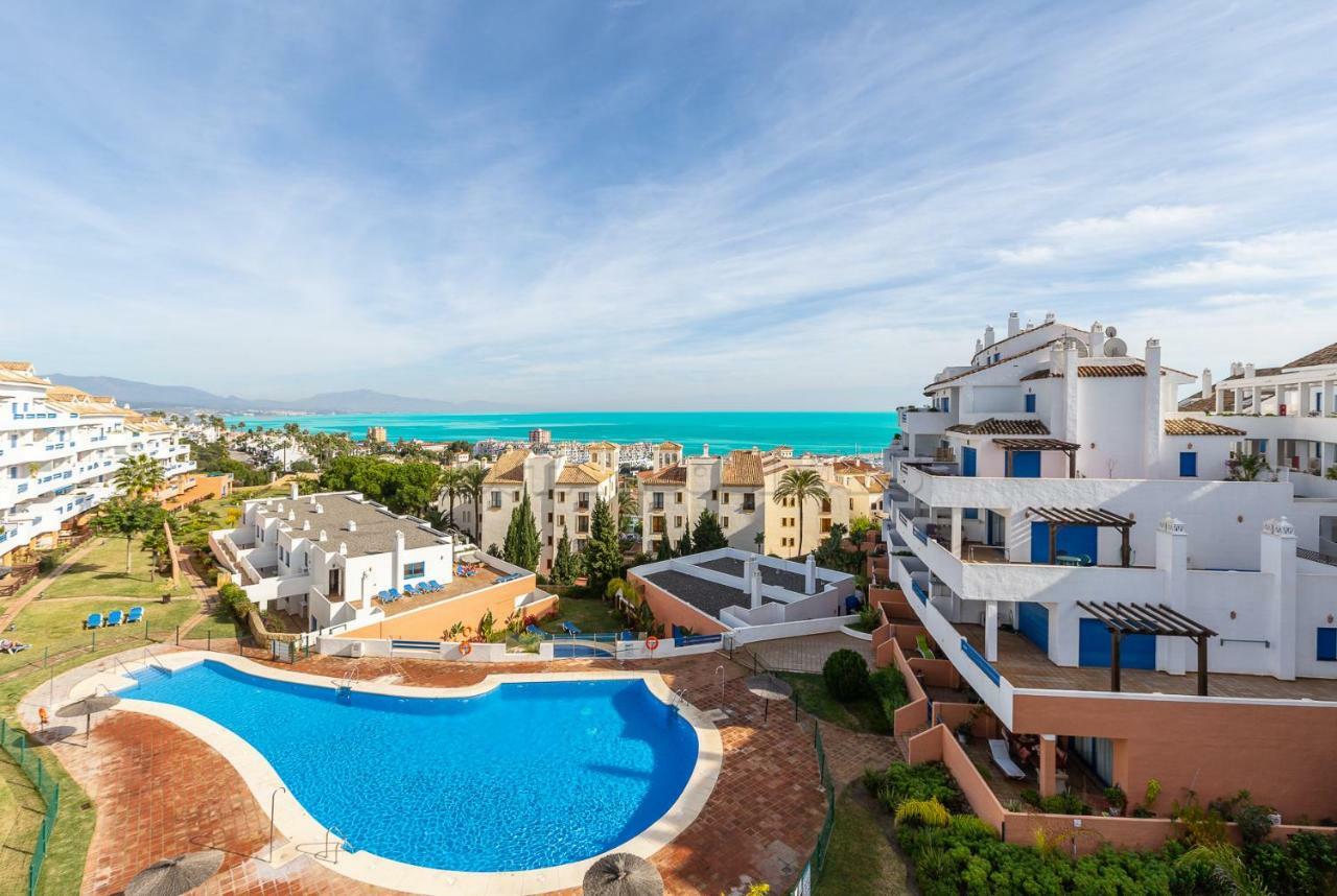 Penthouse Duquesa Suites Манилва Екстериор снимка
