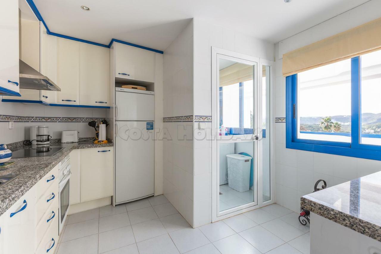 Penthouse Duquesa Suites Манилва Екстериор снимка