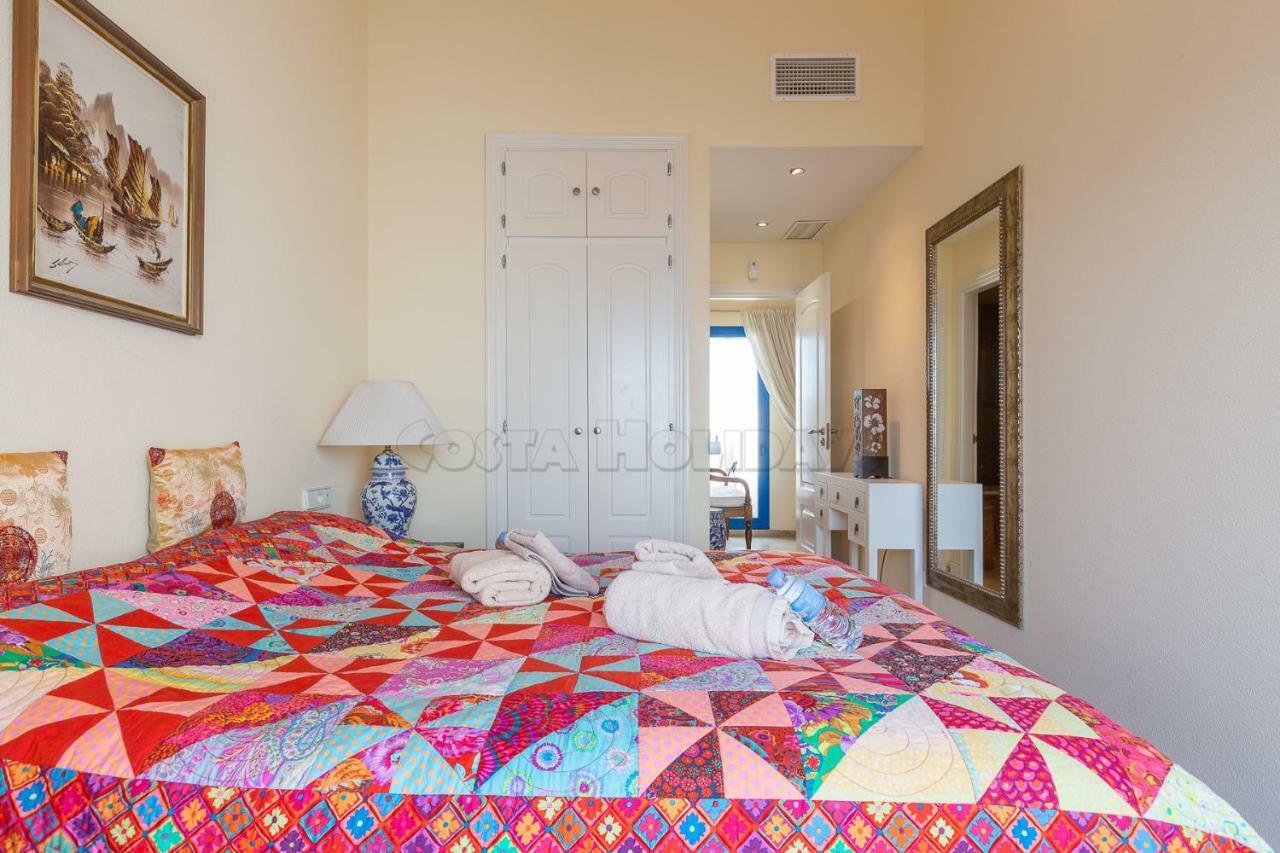 Penthouse Duquesa Suites Манилва Екстериор снимка