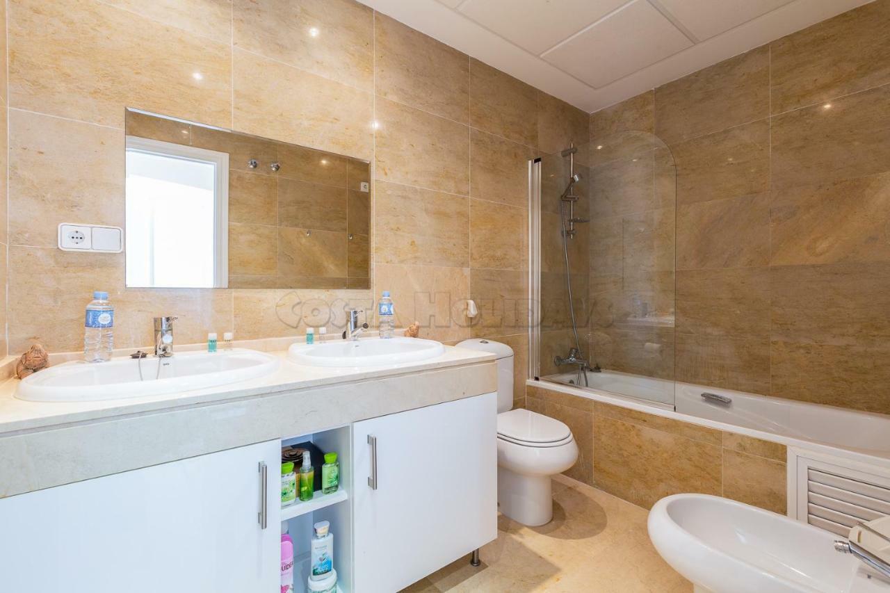 Penthouse Duquesa Suites Манилва Екстериор снимка